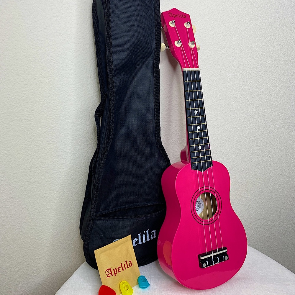 ✨NEW, NEVER USED✨Apelila 21 inch Soprano Ukelele